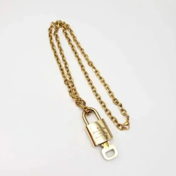 100% Auth Louis Vuitton Lock & Key with Gold Plated Gold Chain Necklace - Picture 5 of 8
